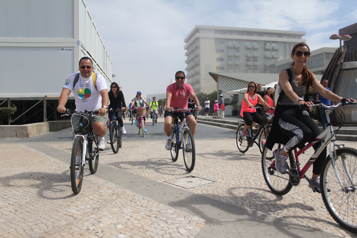 Cerca de 60 “bikers” pela ruas da cidade em família