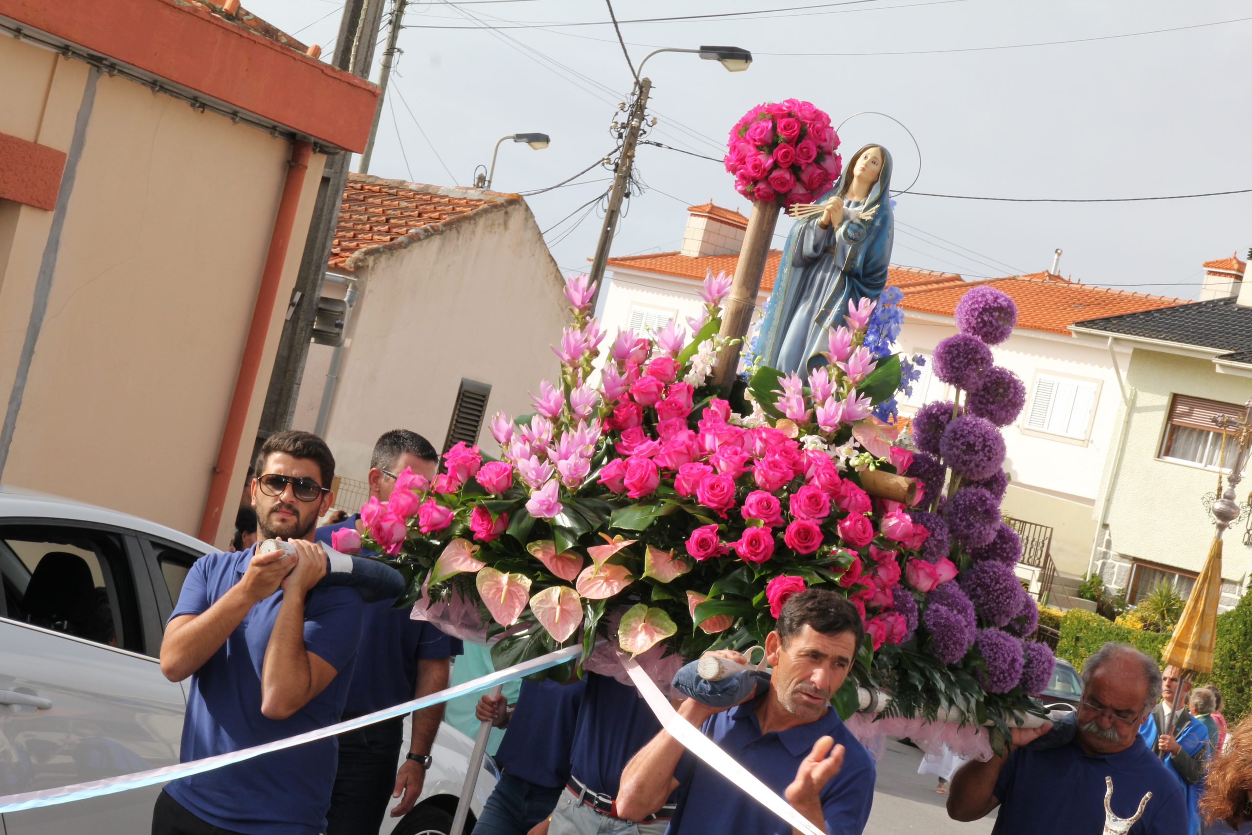 Procissão de Nª Srª das Dores saiu pelas ruas de Silvalde