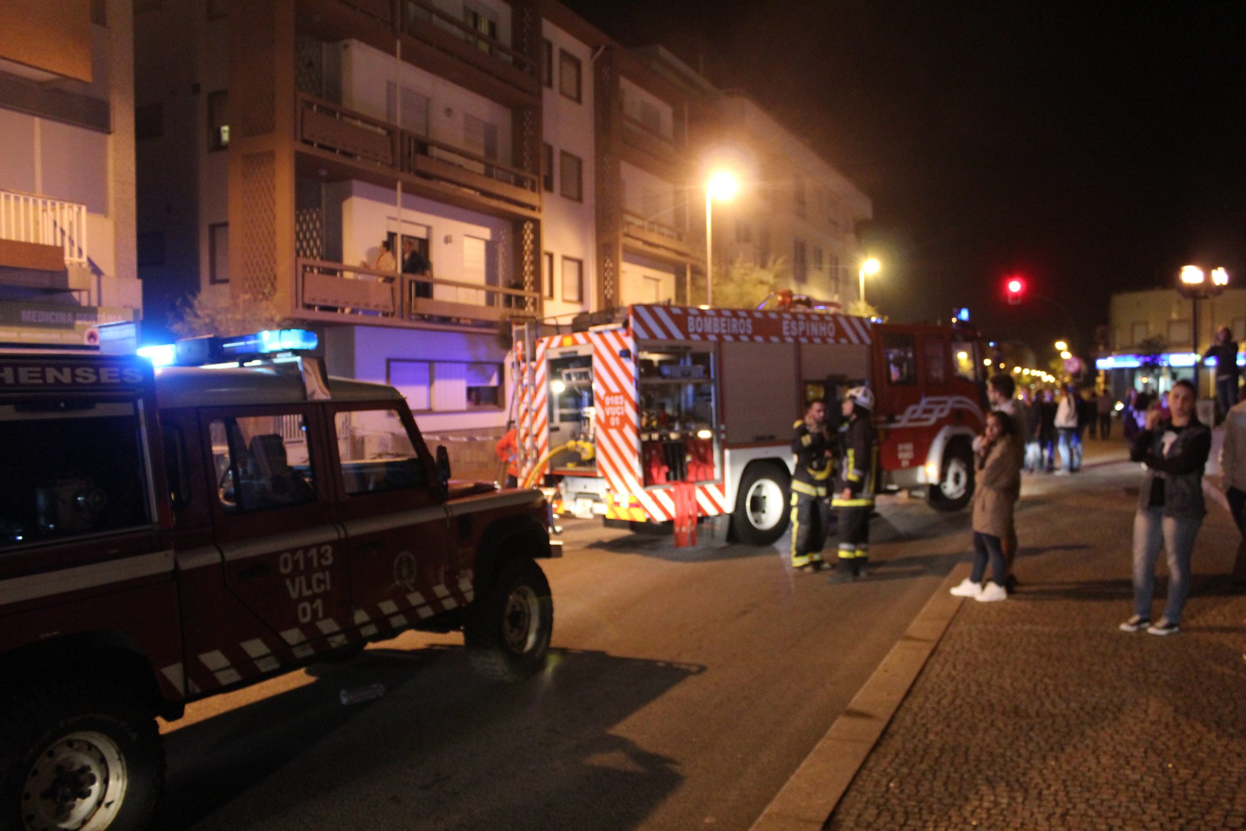 Incêndio num apartamento na Rua 20 (R19/R15)