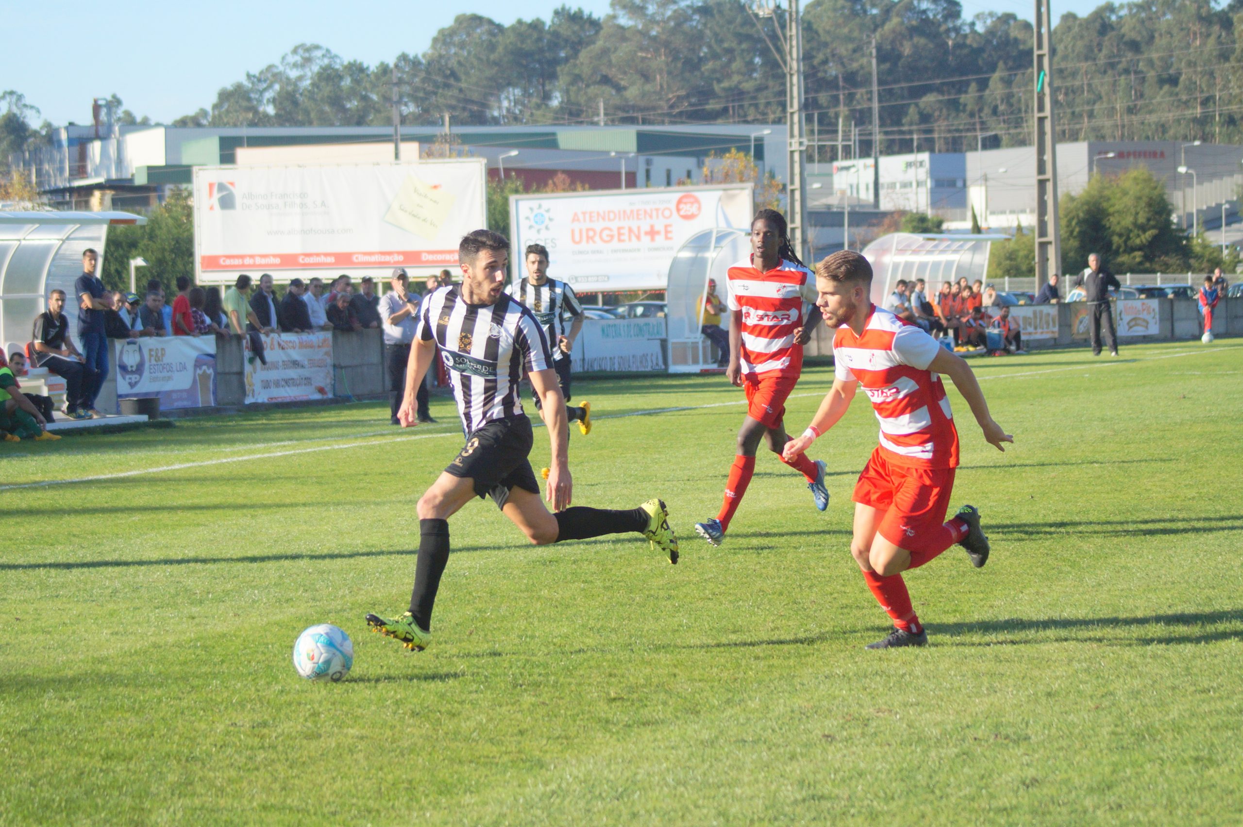 Futebol: Sp. Espinho escorregou… mas não caiu