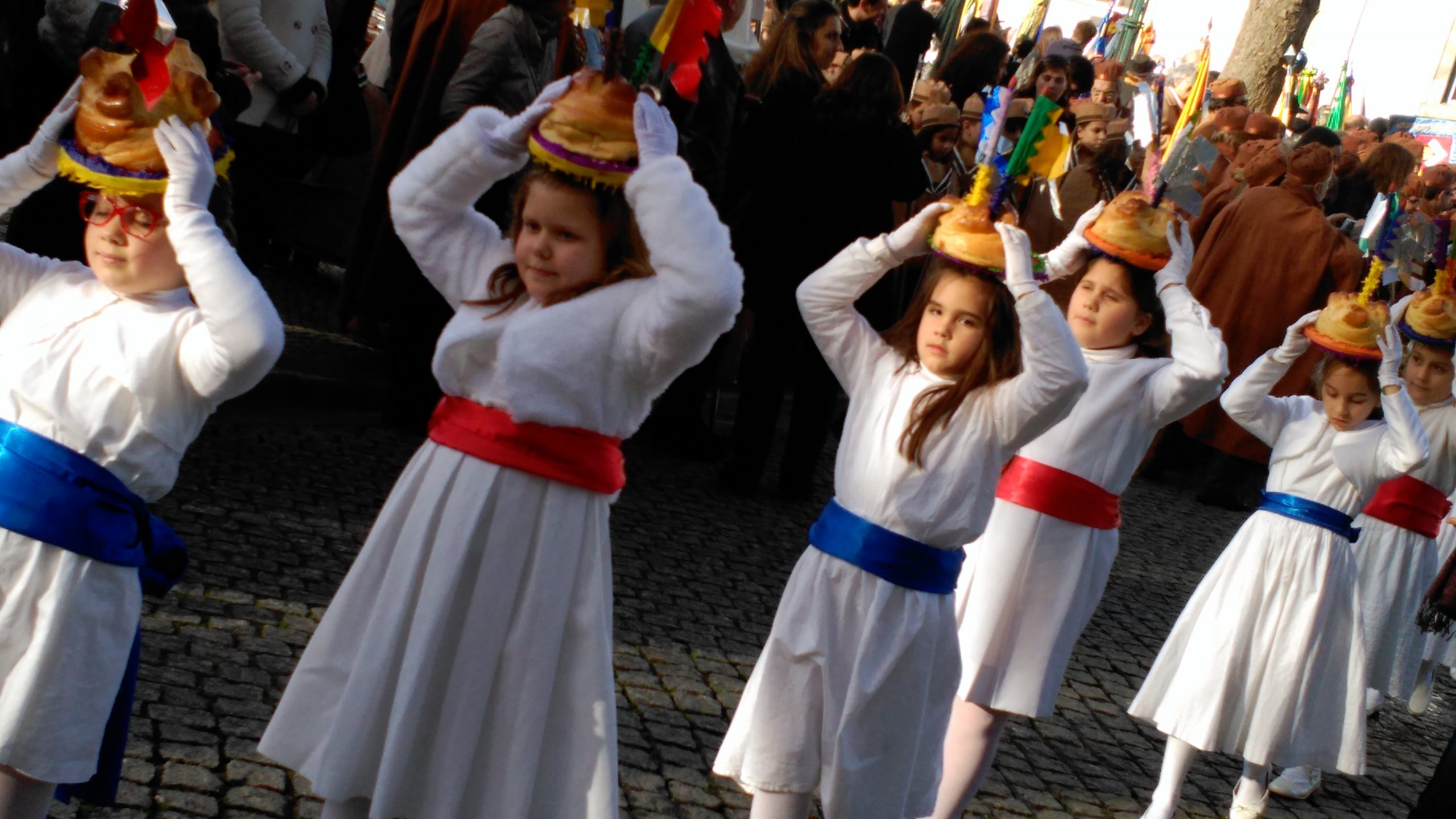 Um mar de gente na Festa das Fogaceiras em Sta. Maria da Feira