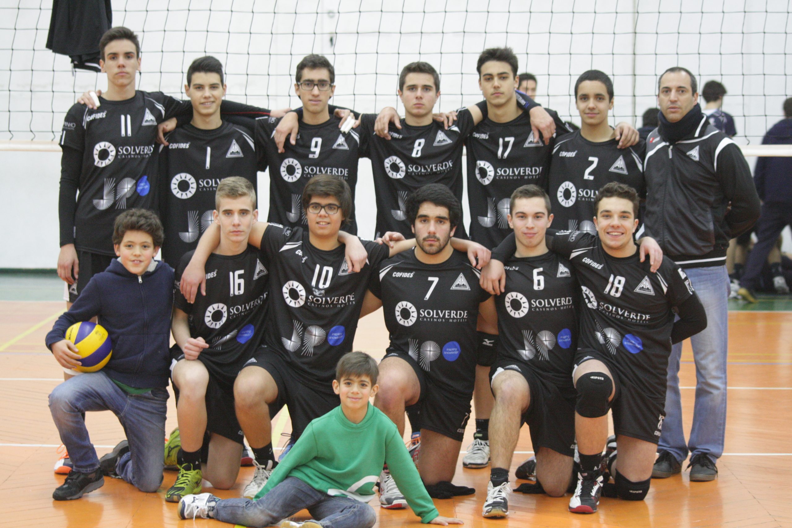 Voleibol AAE: Juvenis e Infantis vencem