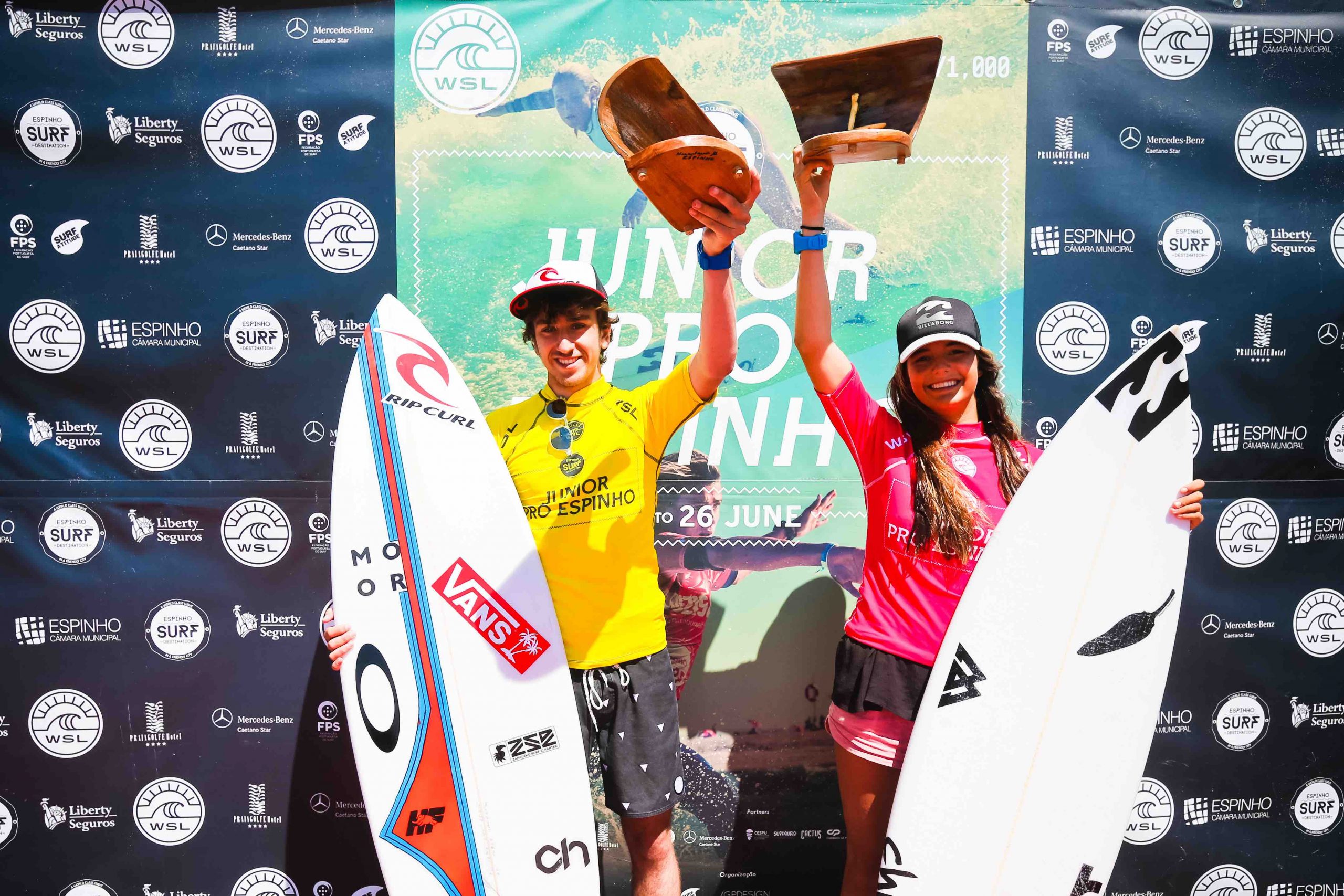 Surf: Teresa Bonvalot e Lander Davila vencem Junior Pro Espinho