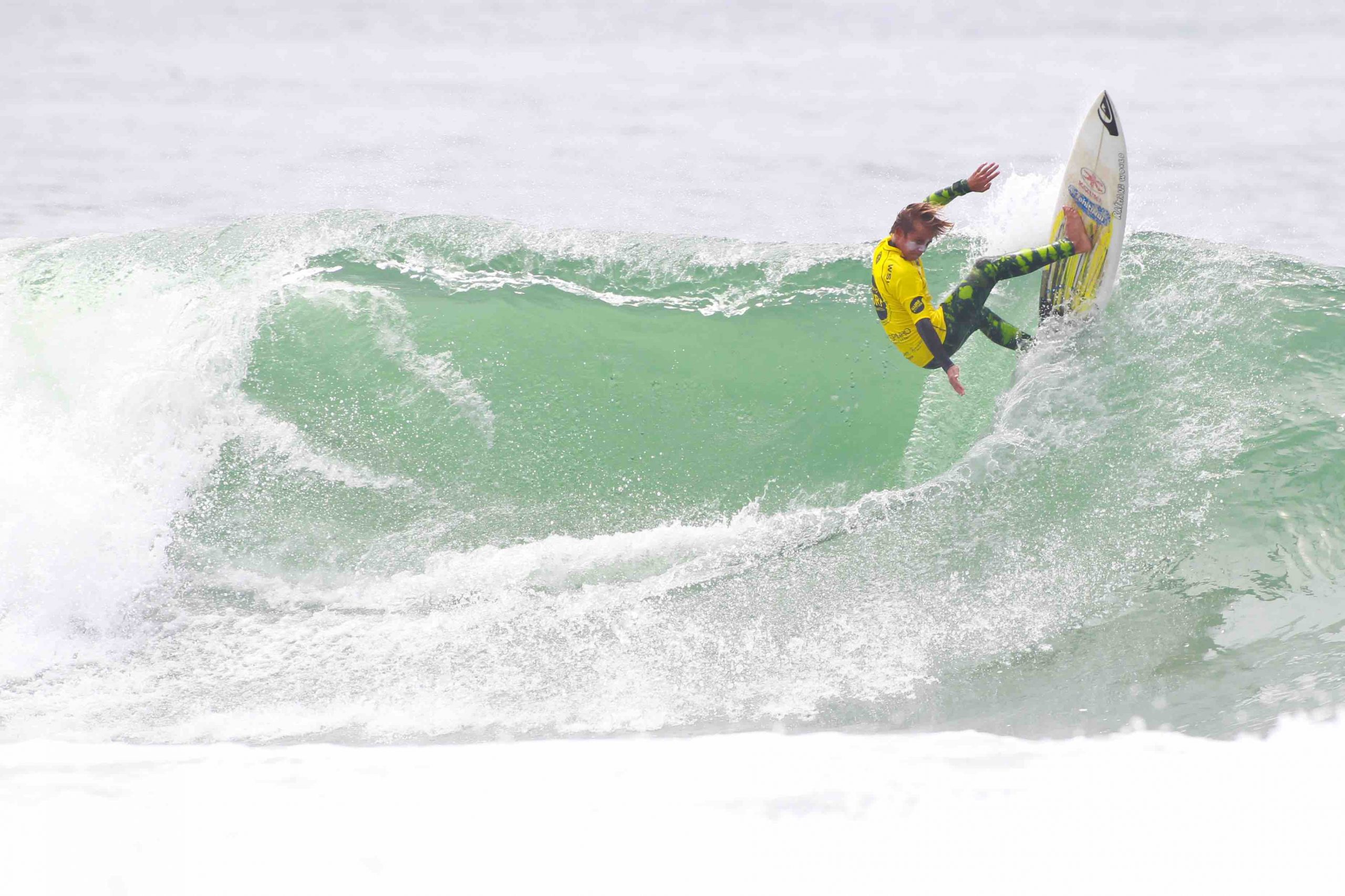 150 atletas disputam a 3ª etapa na Europa do circuito mundial de surf