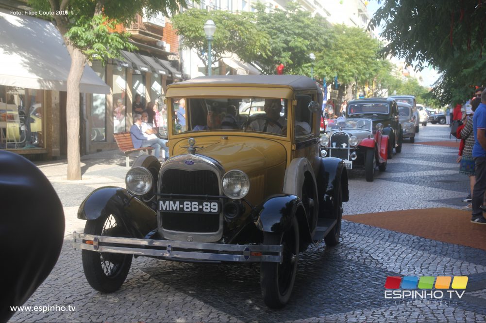 Belos carros desfilaram pelas ruas da Cidade