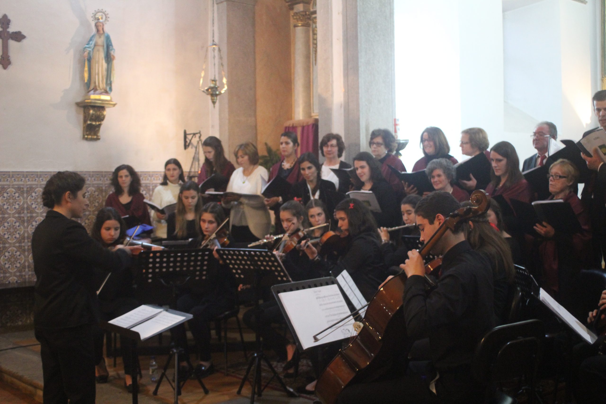Coro Dó-Ré-Mi em concertode Natal em Óbidos