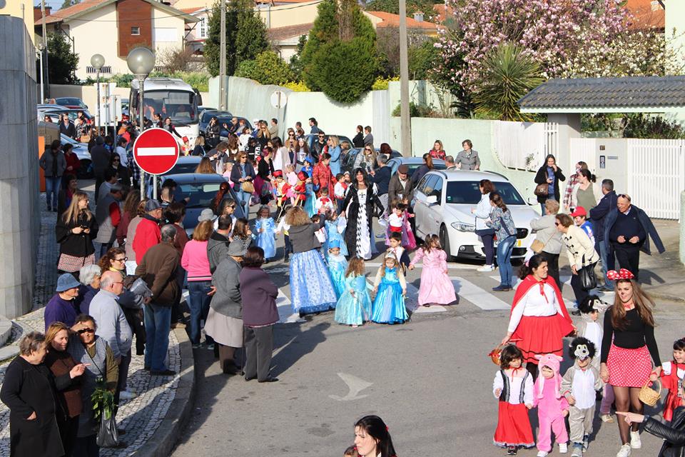 Centro Social de Paramos realizou desfile de Carnaval