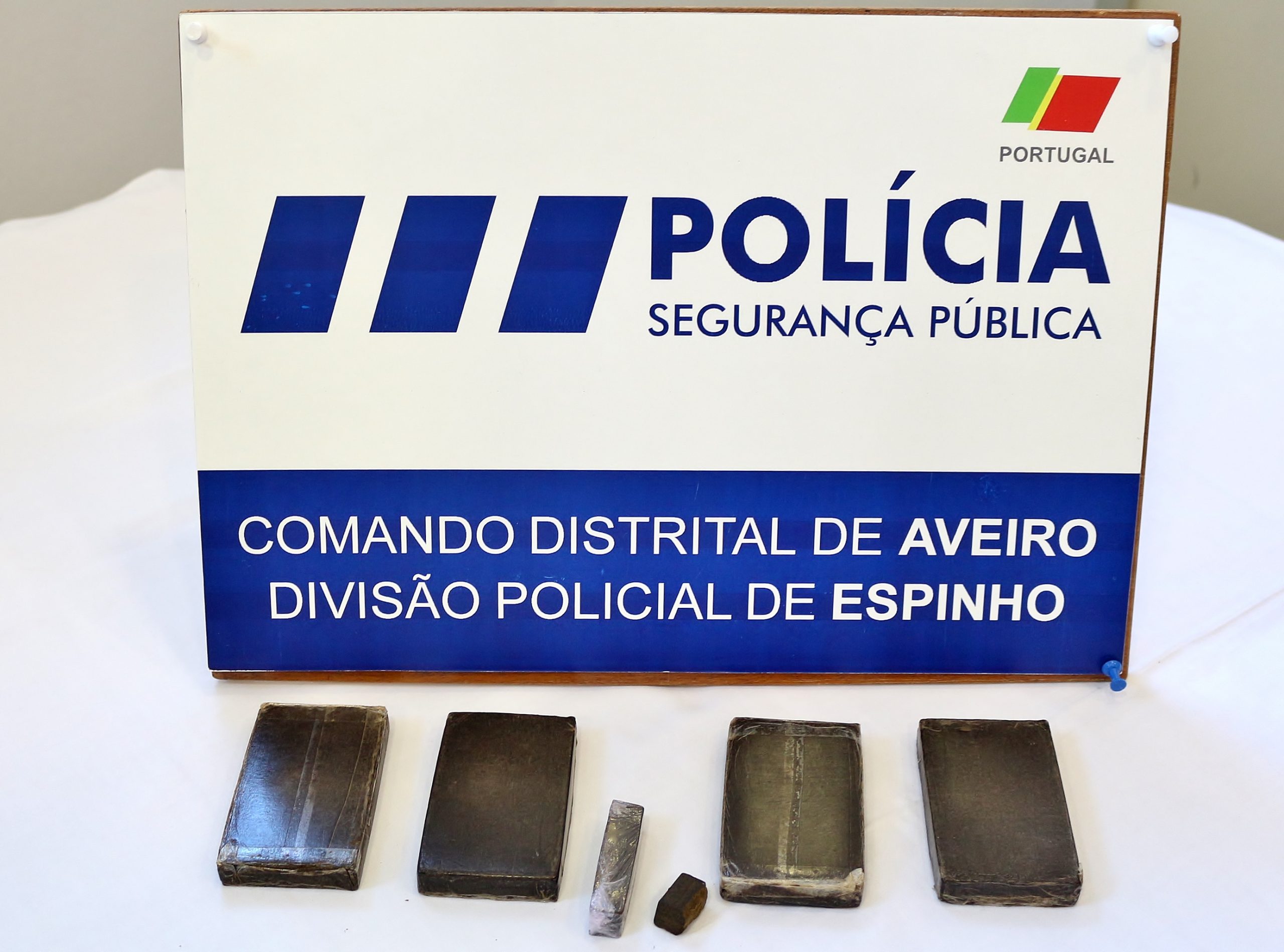 Detido homem e apreendidas cerca de 2.111 doses de estupefaciente