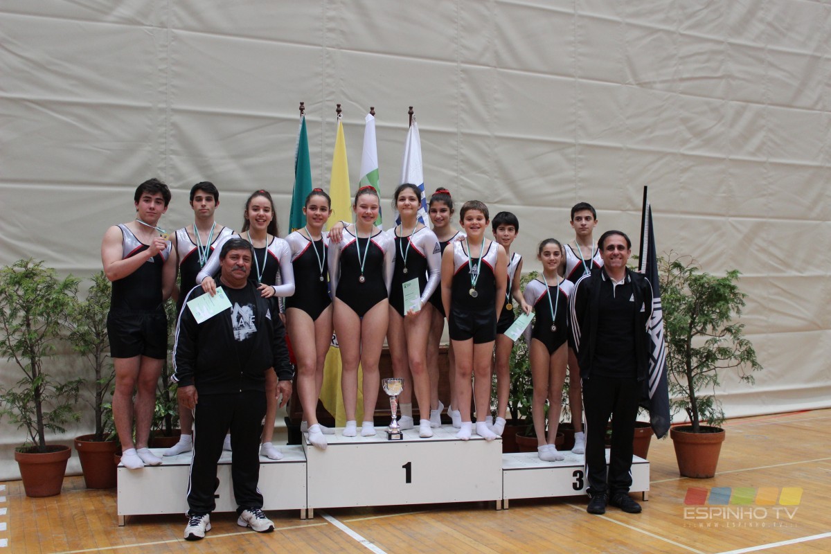 Trampolins da AAE dominam no Campeonato Distrital de Trampolim