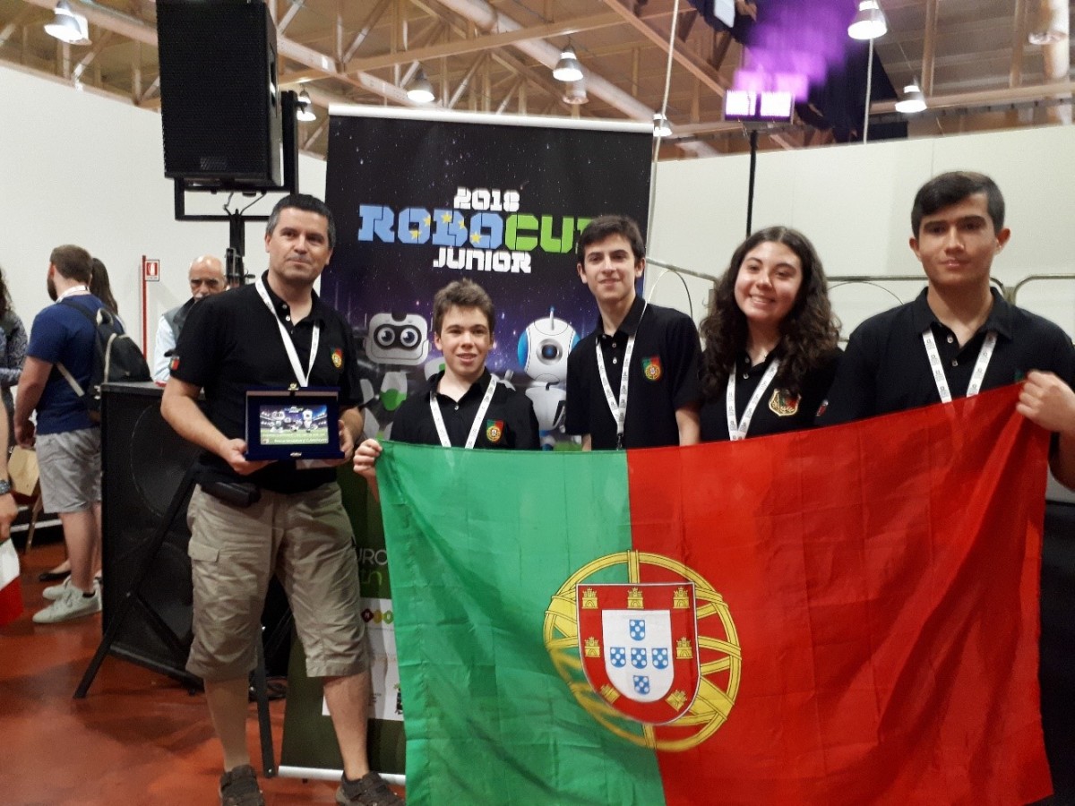 Alunos Espinhenses sobem ao pódio em competição europeia de robótica