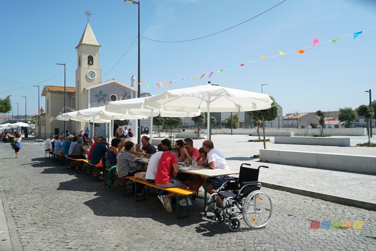 ‘SEM ESPINHAS’ Proporcionou almoço na Rua 41
