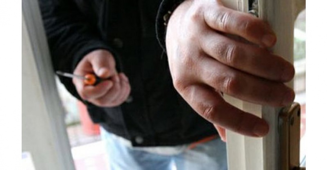 Identificados por furto no interior de residência em Espinho