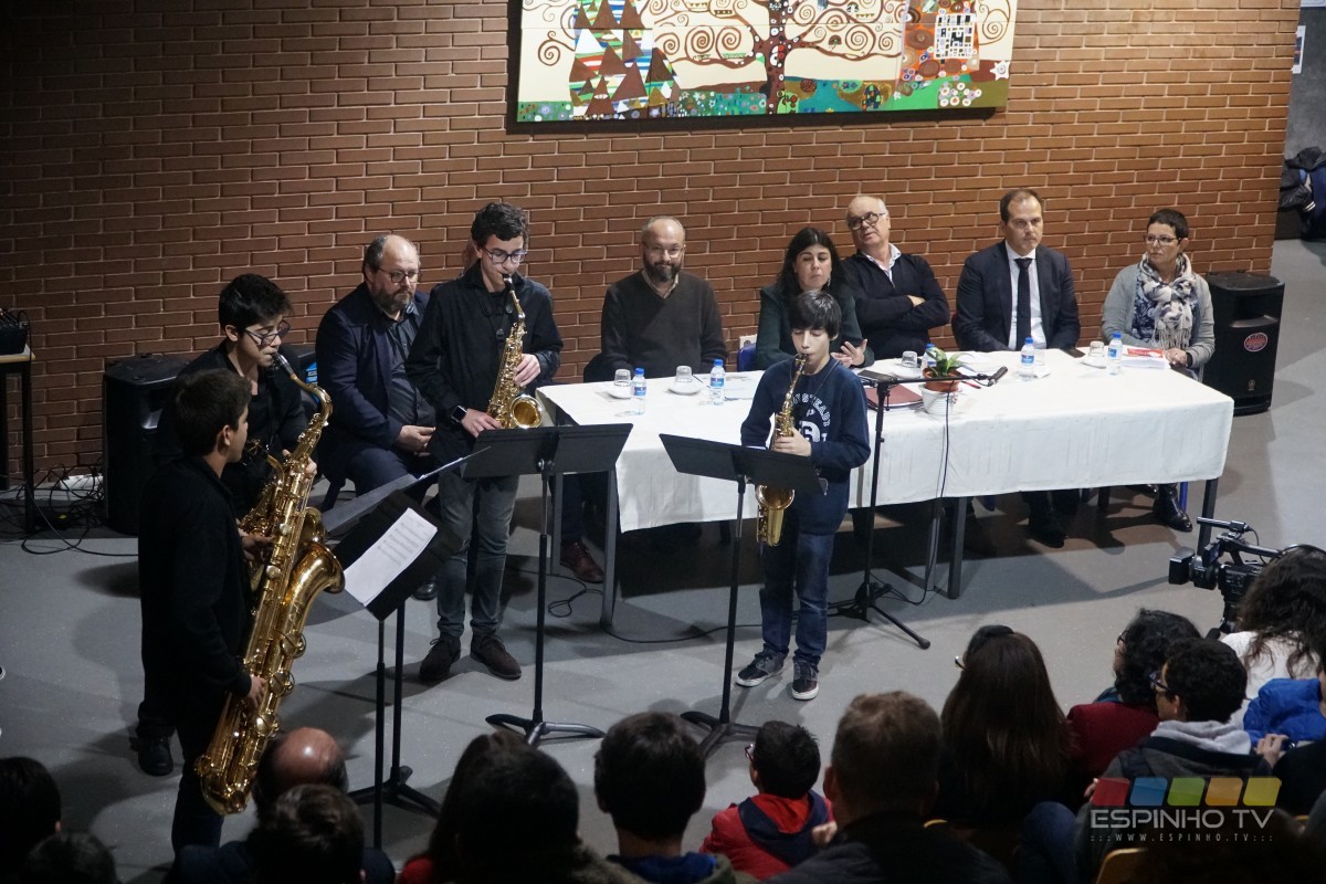 Diplomas DELF e Certificados entregue aos alunos da Língua Francesa