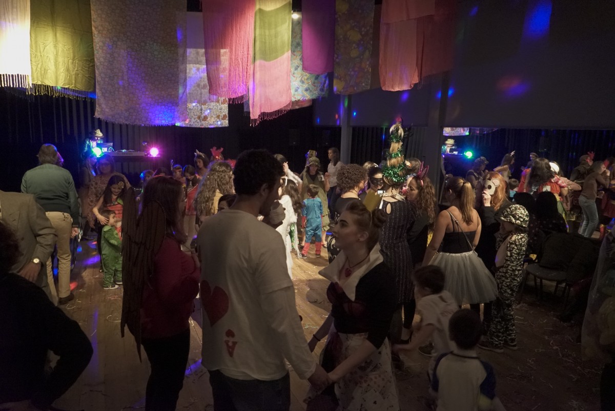 Baile de Máscaras bem animado na Nascente