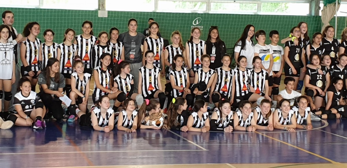 Voleibol SCE: Minis B femininas apuradas para a final do campeonato regional!