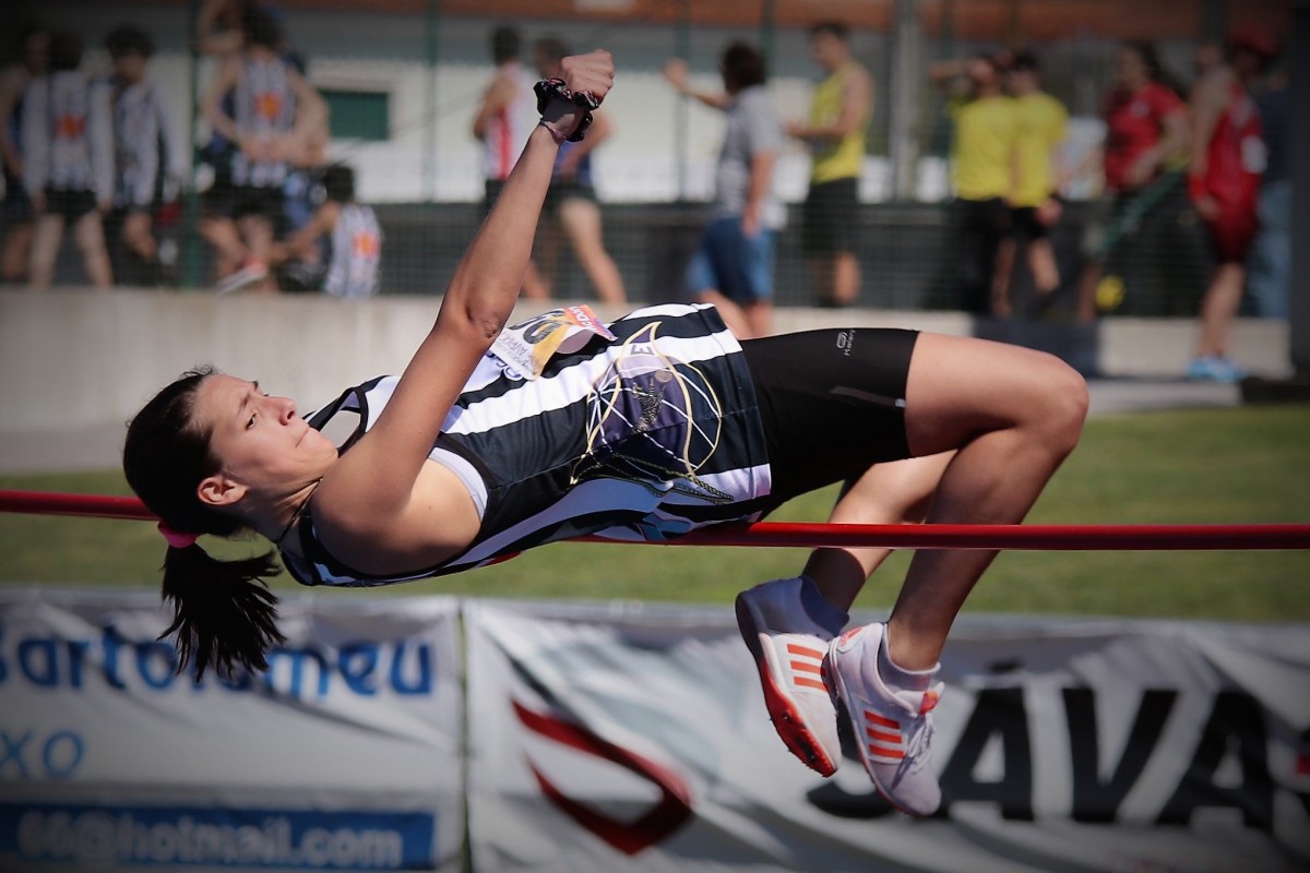 Atletismo: Carolina Ferreira iguala recorde distrital de salto em altura