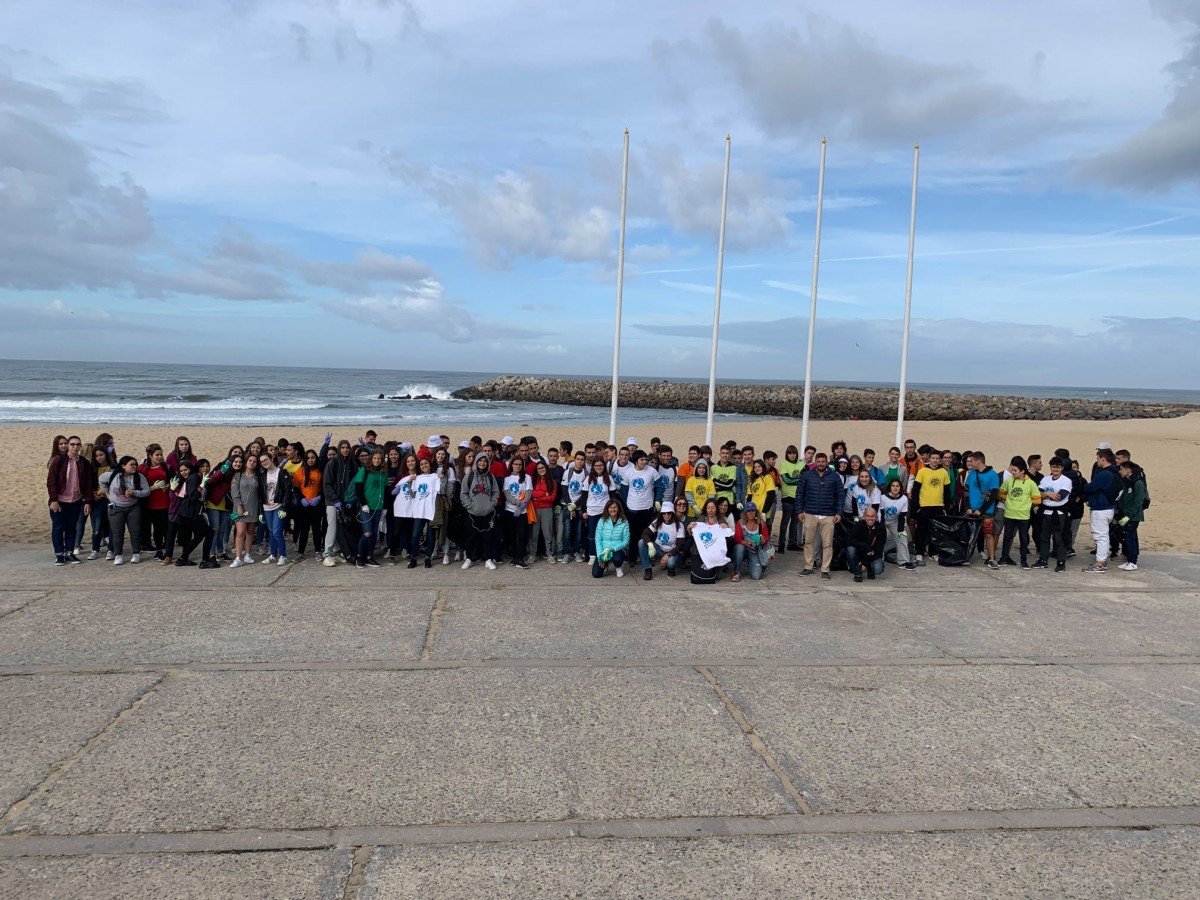 Recolha do lixo nas praias de Espinho pela AEMGA
