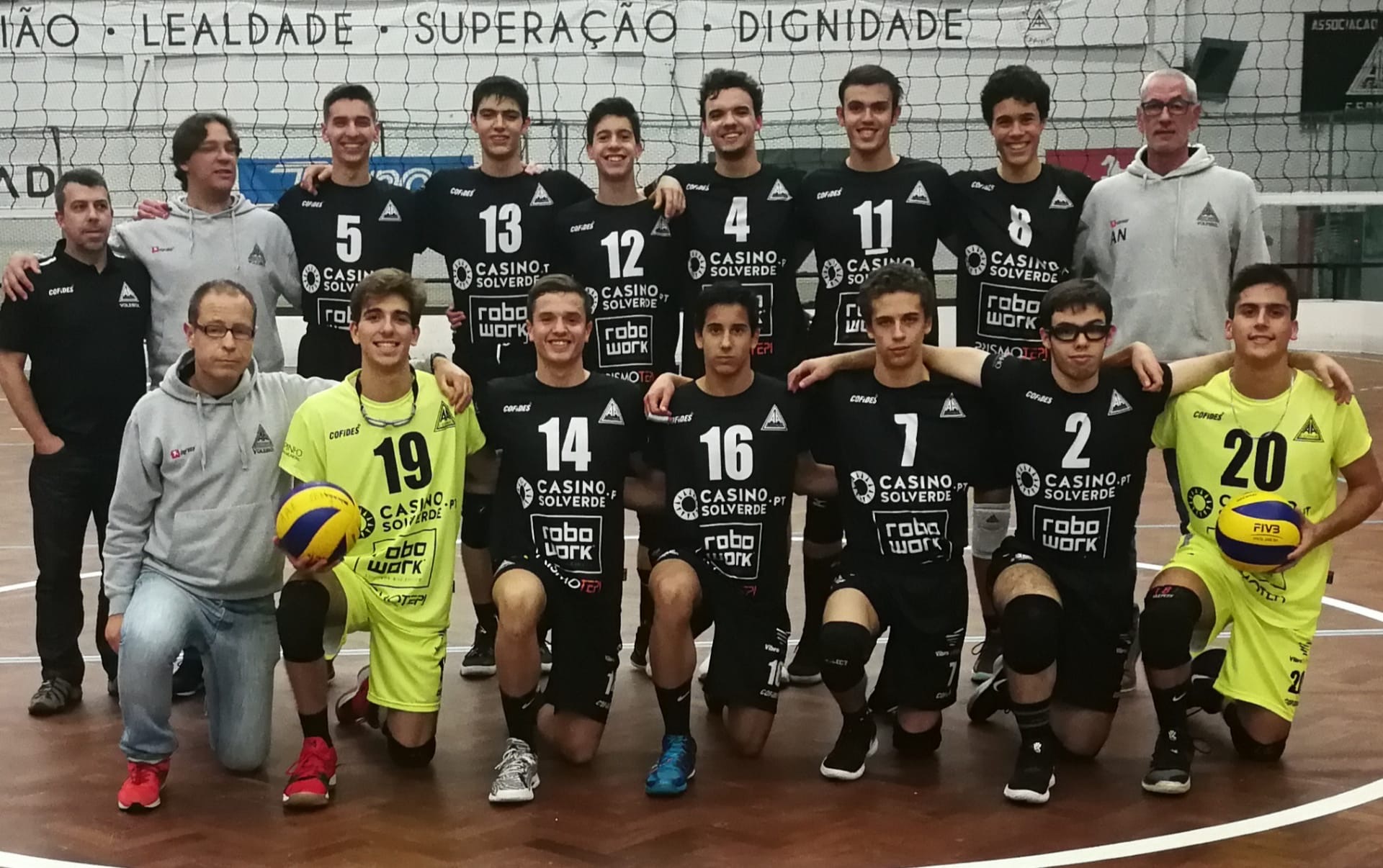 Voleibol: Jovens academistas com jornada difícil
