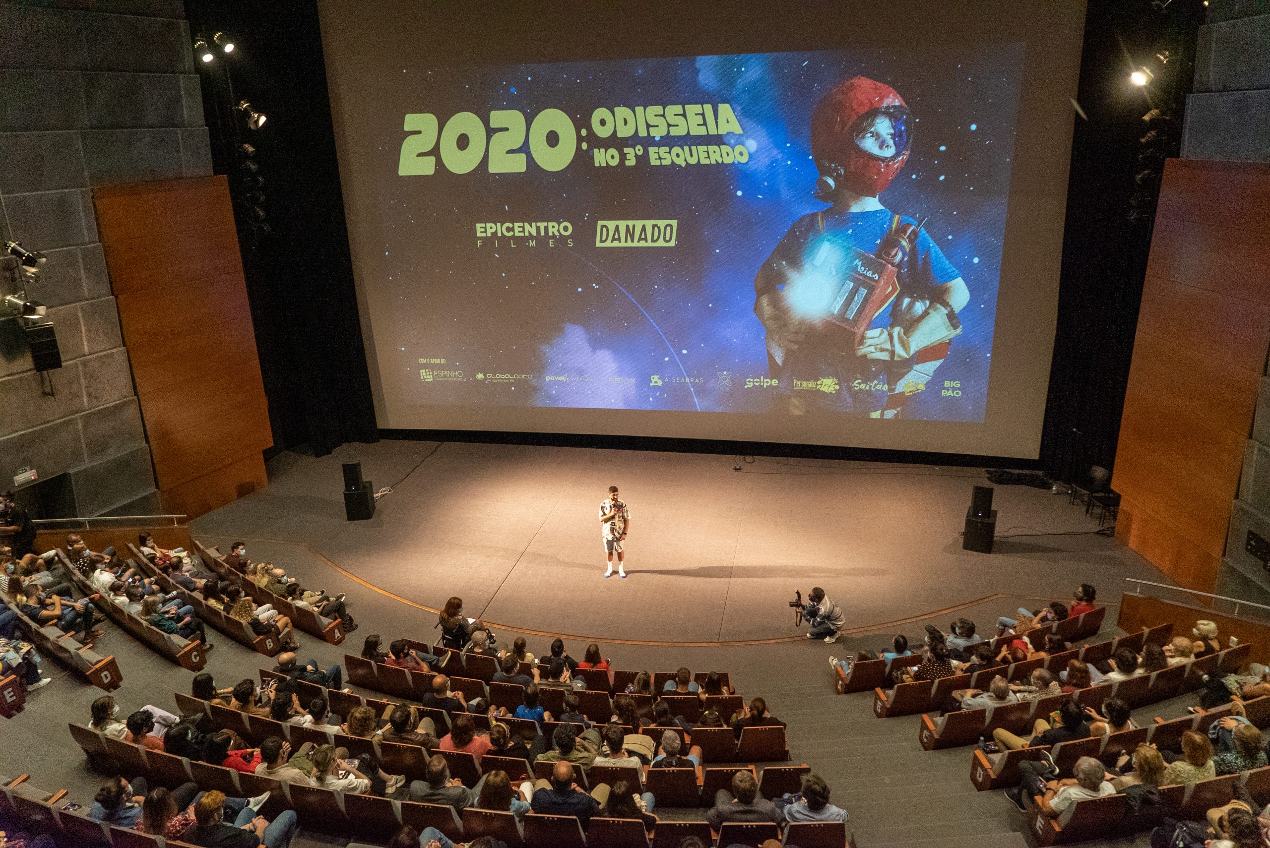 Sala cheia para assistir à anteestreia da nova curta de Ricardo Leite