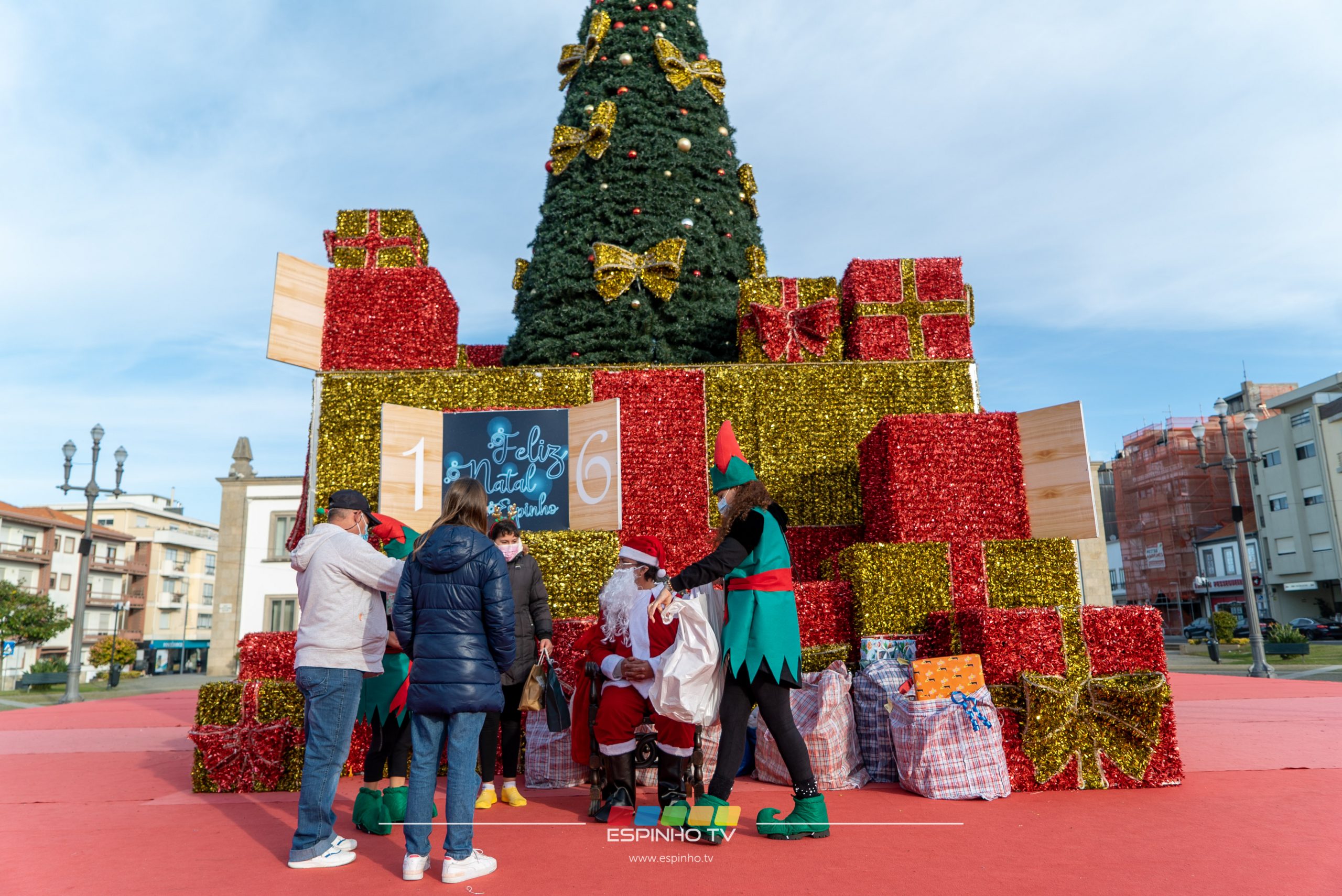 Mães e Pais Natal ofereceram desejos às crianças e famílias mais desfavorecidas do concelho