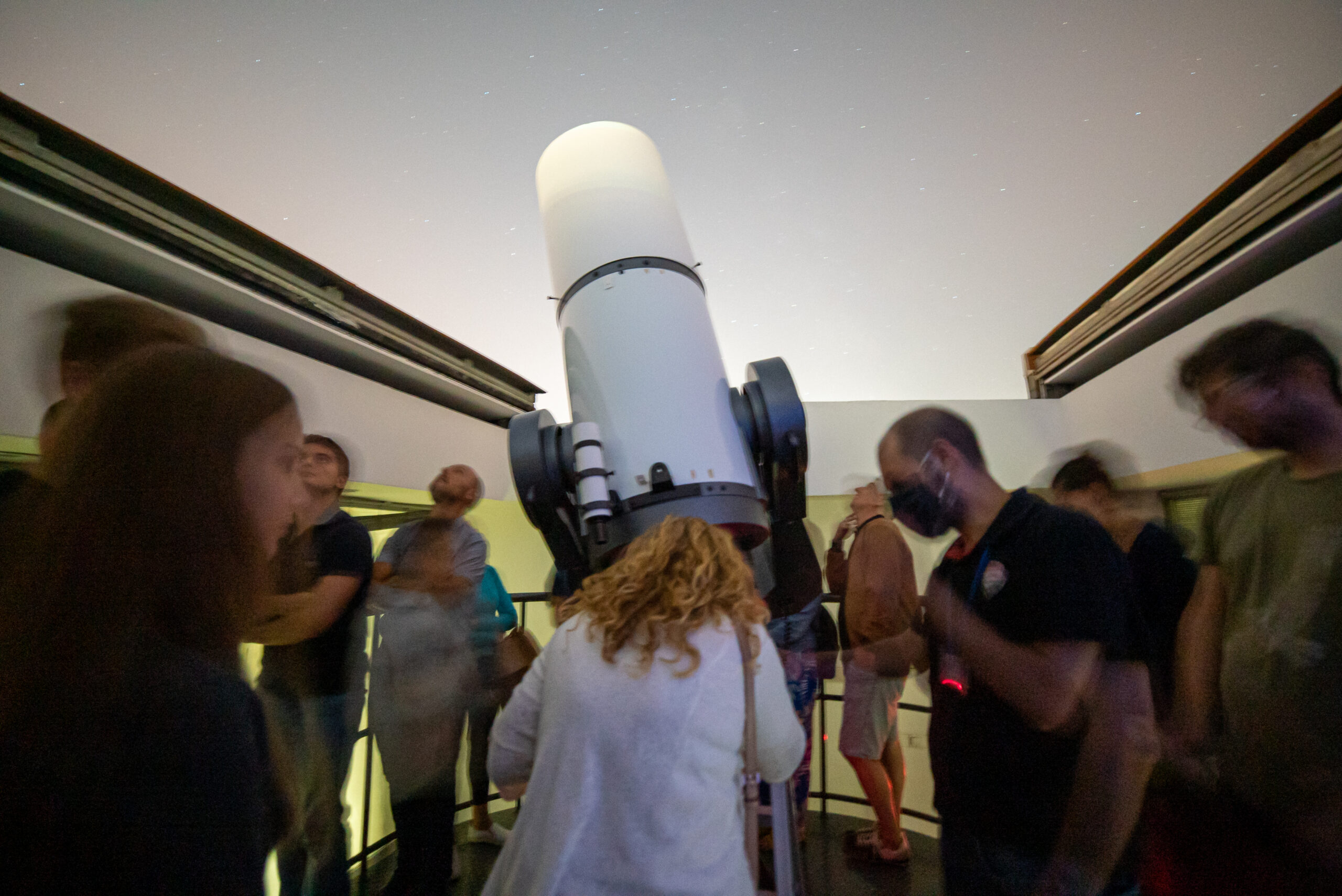 Diversos tesouros celestes observados no telescópio do Multimeios