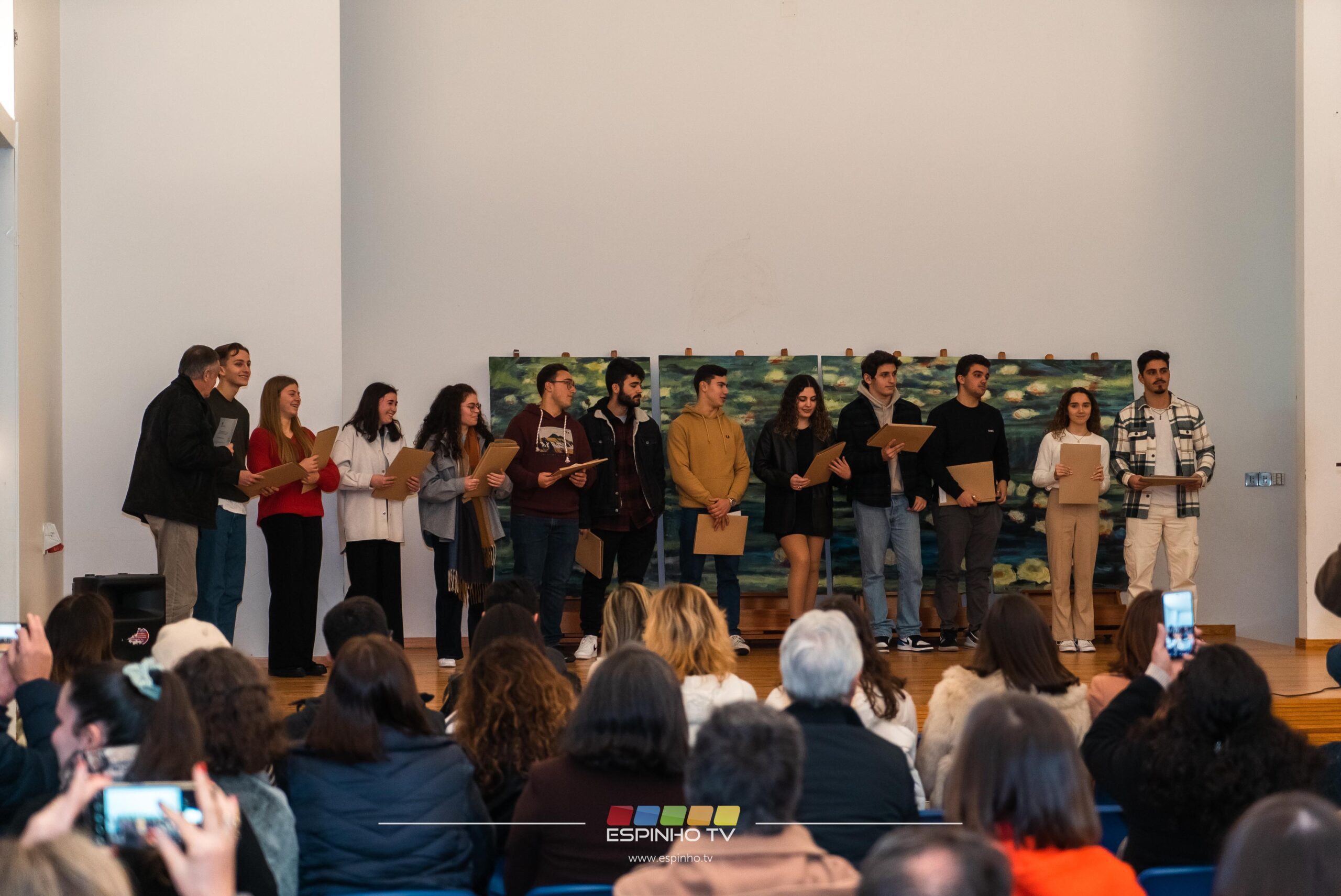 AEMGA entrega os diplomas dos quadros de Mérito Académico do 12º ano