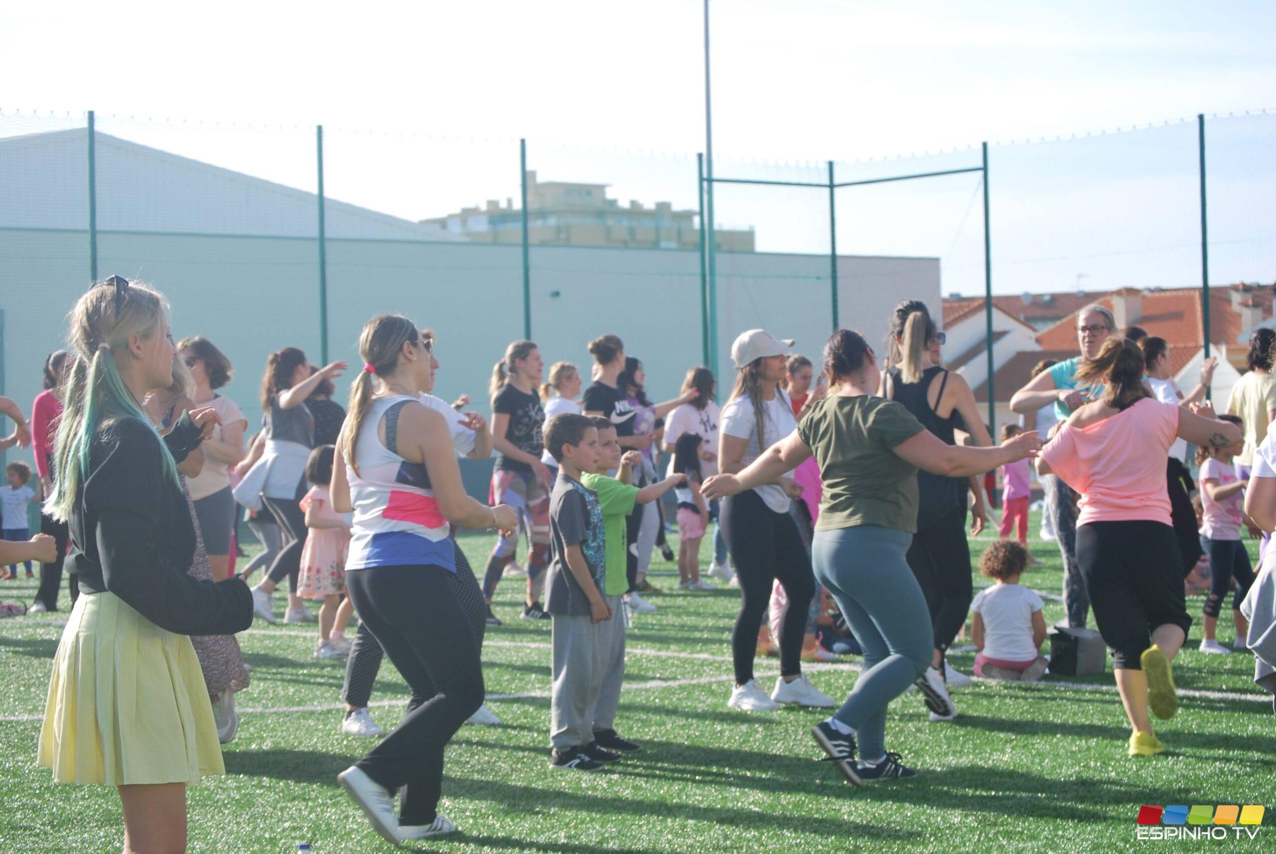 Dia da Mãe na Escola Básica Integrada Sá Couto celebrado ao ritmo do zumba