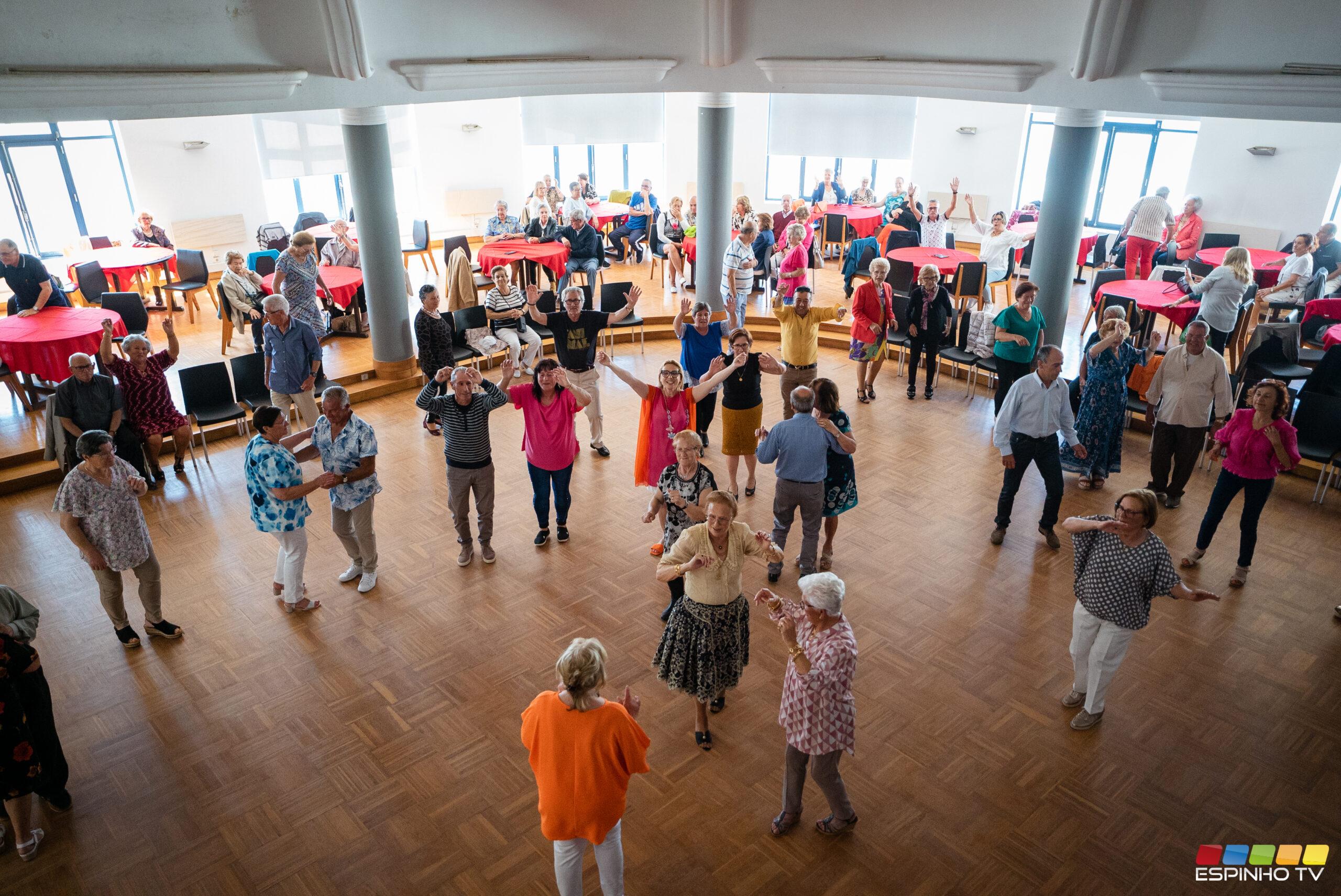 Baile sénior animou mais uma tarde de domingo