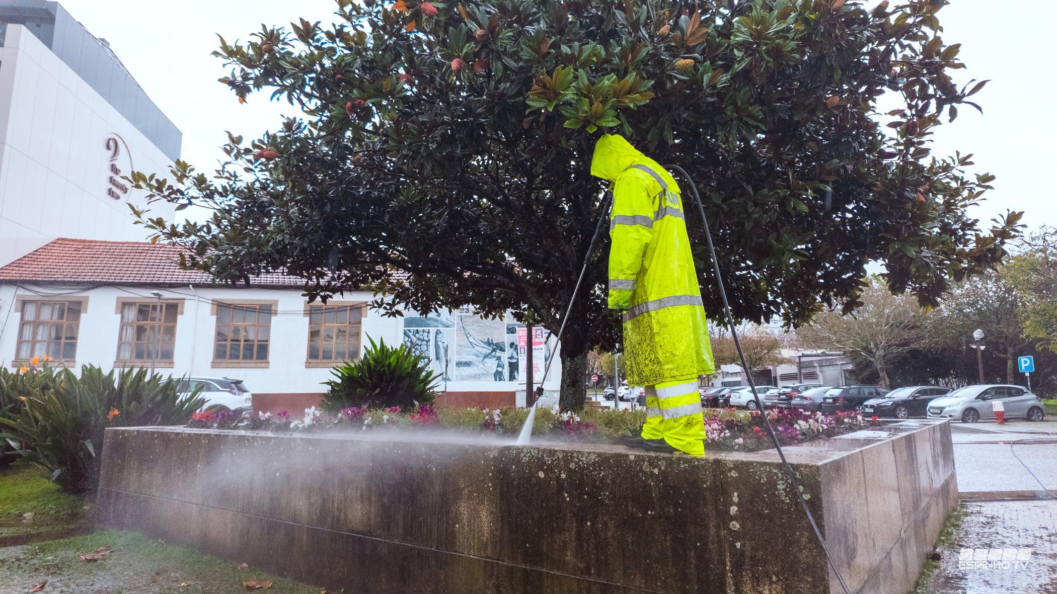 Limpeza da Praça Dr. José de Oliveira Salvador
