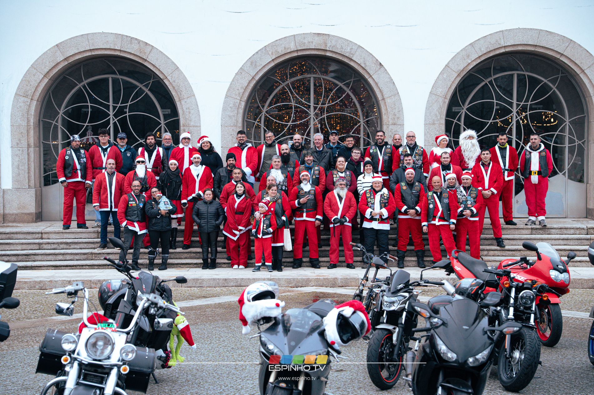 Espírito solidário sobre rodas: Pais Natal Motards desafiaram o frio e cumpriram a tradição