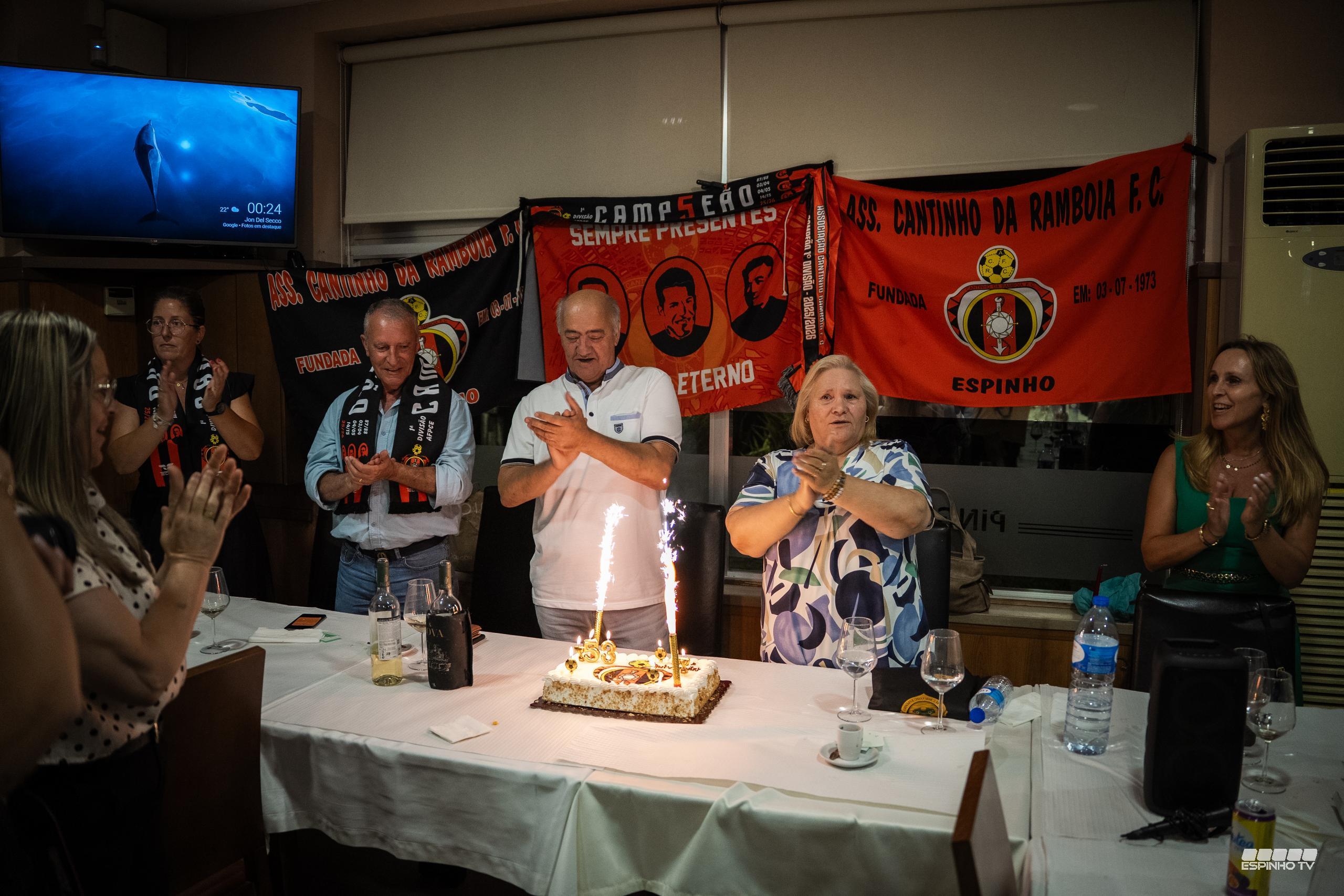 Cantinho da Rambóia festeja 53.º aniversário com as faixas de campeão da 1.ª Divisão