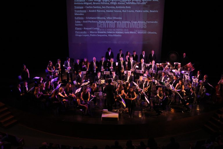 Viajamos pelo mundo ao som da Banda Musical S. Tiago de Silvalde