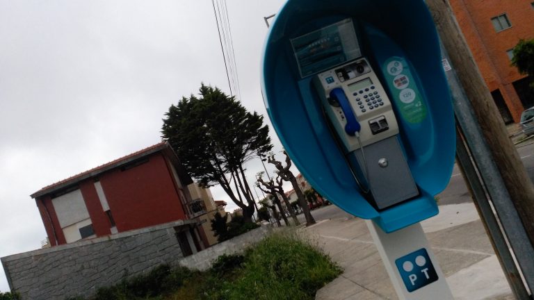 Telefone da PT instalado na Rua 33