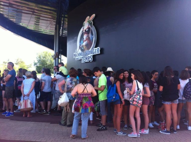 83 alunos de Espinho estão em visita a França