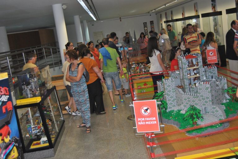 Inaugurada exposição de Legos® no Multimeios
