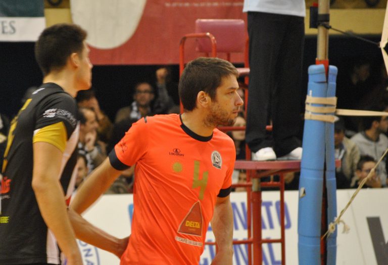 Hugo Ribeiro renova com SCE