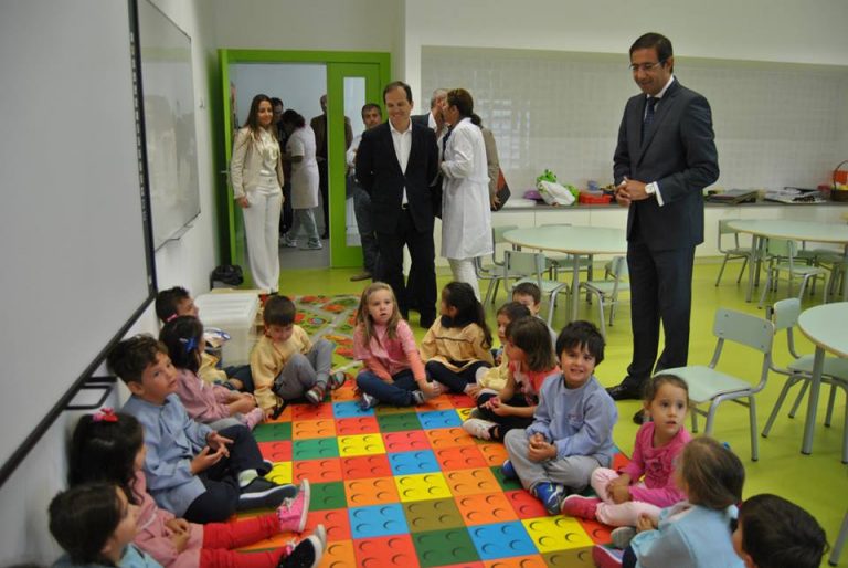 Centro Escolar Silvalde iniciou ano letivo 2015/2016 Centro Escolar Silvalde iniciou ano letivo 2015/2016