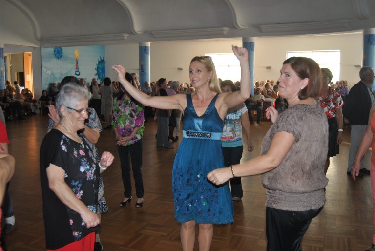Idosos bailaram em honra de S. Martinho
