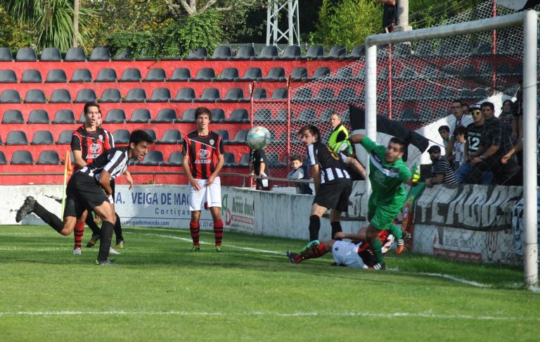 Futebol: Sp. Espinho fez saltar a rolha do champanhe