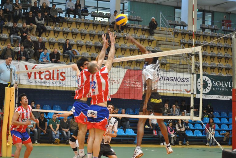 Voleibol: Tigres passeiam classe Voleibol: Tigres passeiam classe