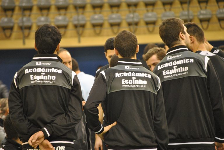 Voleibol AAE: Mochos marcam passo