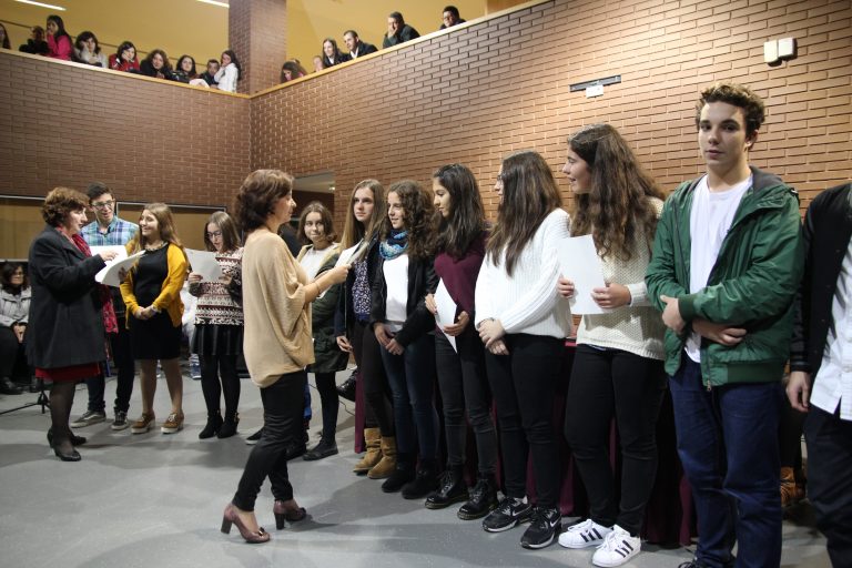 Alunos de Espinho distinguidos com diplomas de Francês Alunos de Espinho distinguidos com diplomas de Francês