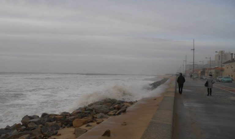 Mau Tempo: PRECIPITAÇÃO, NEVE e AGITAÇÃO MARITIMA Mau Tempo: PRECIPITAÇÃO, NEVE e AGITAÇÃO MARITIMA