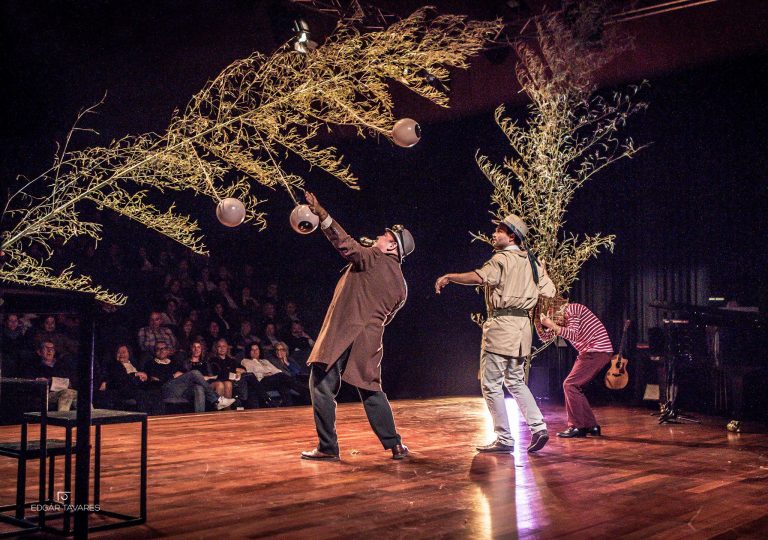 Nascente estreou a peça “O grito do mar” Nascente estreou a peça “O grito do mar”