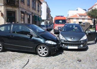 Acidente entre duas viaturas em Espinho