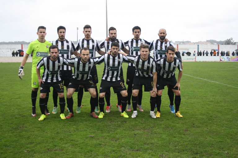 Futebol: Sp. Espinho escorrega em Esmoriz Futebol: Sp. Espinho escorrega em Esmoriz