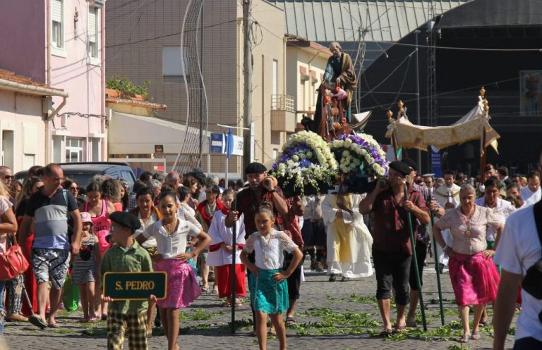 Procissão atraiu milhares de pessoas às Festas S. Pedro em Espinho