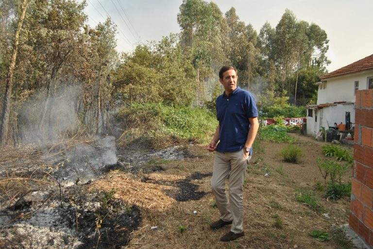 Pinto Moreira seguiu combate ao fogo no terreno Pinto Moreira seguiu combate ao fogo no terreno