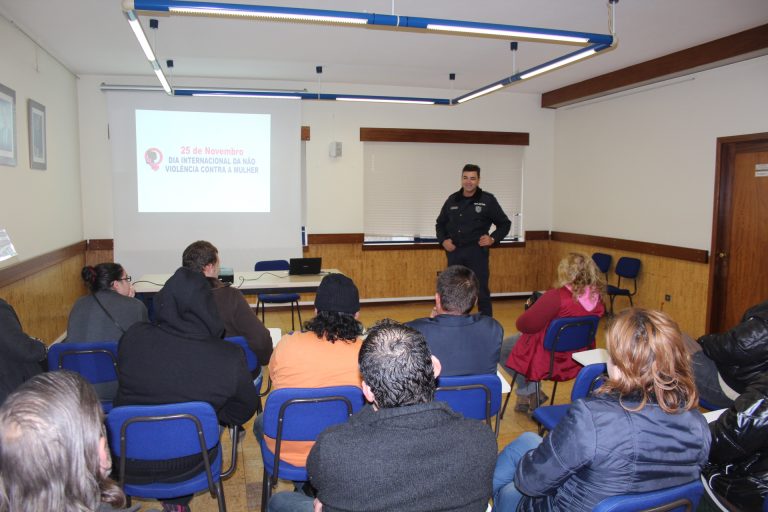 ADCE promove sessão no Dia Internacional para a Eliminação da Violência contra as Mulheres ADCE promove sessão no Dia Internacional para a Eliminação da Violência contra as Mulheres