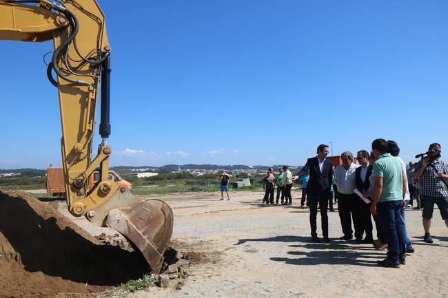 Assinado auto de consignação em Paramos